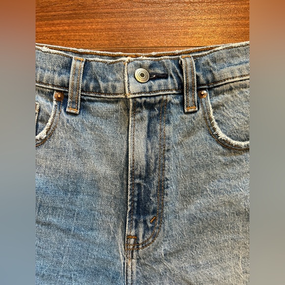 Abercrombie & Fitch High Rise Mom Short - Picture 6 of 7